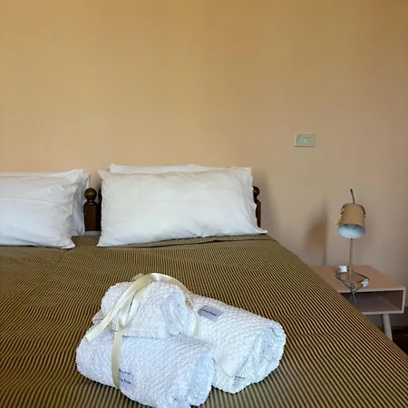 Konukevi Dimora Pani E Tulipani Modena